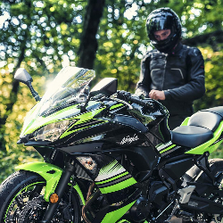 เพื่อน Akkaradej